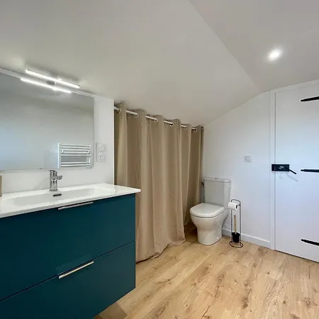 A Saint-palais Avec Parking.