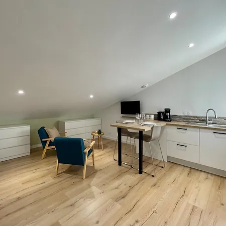 A Saint-palais Avec Parking. Saint-Palais