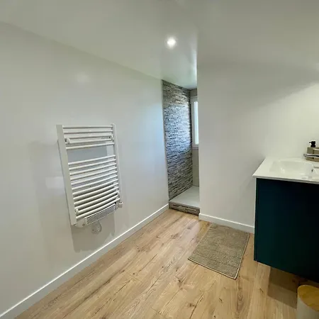 A Saint-palais Avec Parking. *