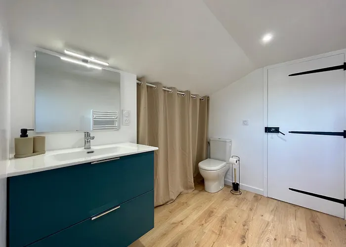 A Saint-palais Avec Parking.