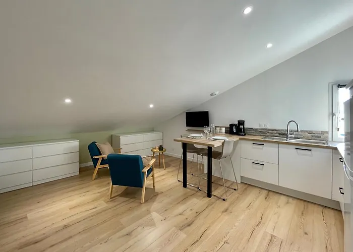 A Saint-palais Avec Parking. Saint-Palais (Pyrenees-Atlantiques)