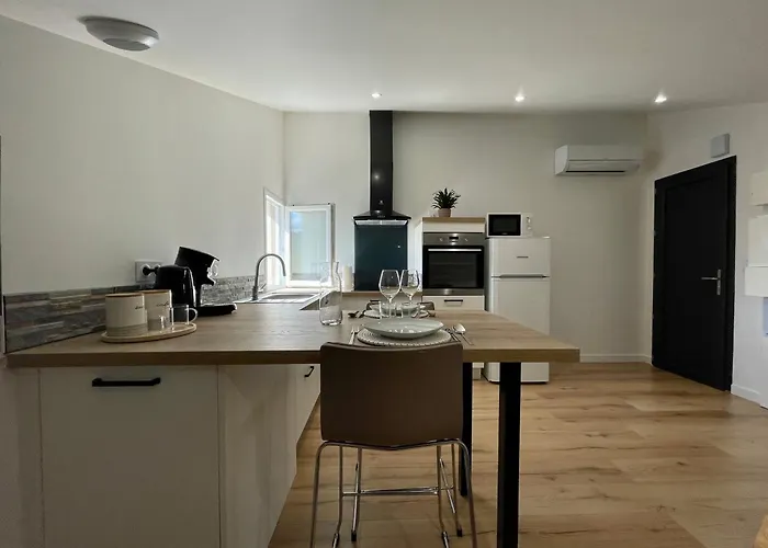 A Saint-palais Avec Parking.