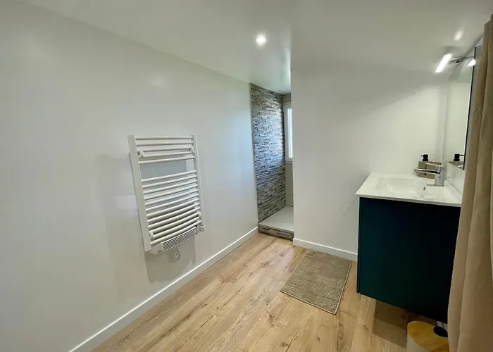 A Saint-palais Avec Parking. *