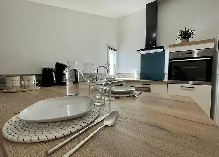 A Saint-palais Avec Parking.