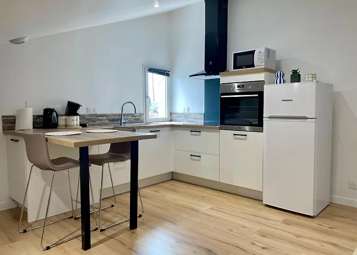 Apartment A Saint-palais Avec Parking. *